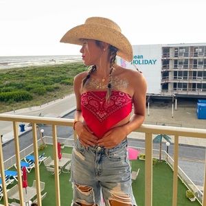 Meet your Posher, Avery